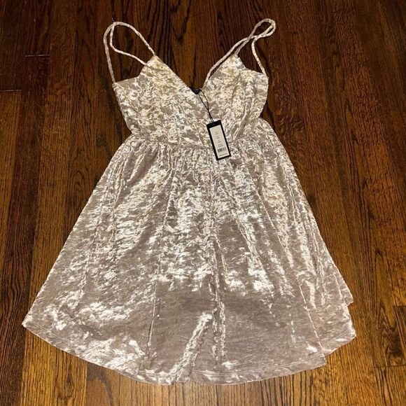 New Romeo and Juliet dress - Picture 1 of 4